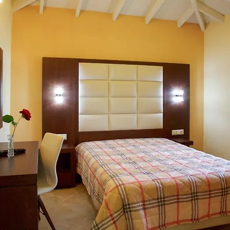 Stamos And Apartamento Vourvourou