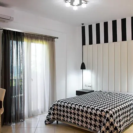 Stamos And Vourvourou