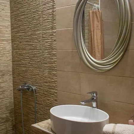 Stamos And Apartman *