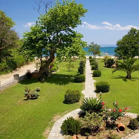 Stamos And Apartman *