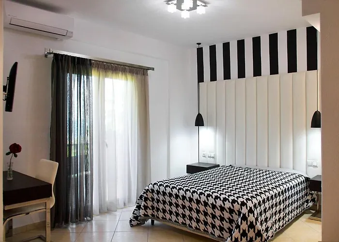 Stamos And Vourvourou