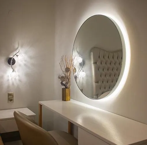 Stamos And Vourvourou